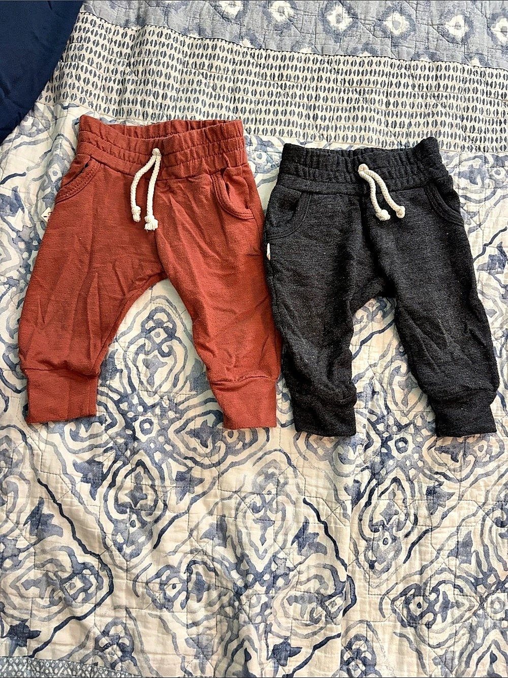 Childhoods Clothong Jogger Pants 2-Pieces in charcoal and rust